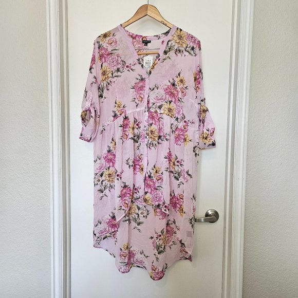 Torrid NWT high low top, button up top, pink floral, size 2 - Picture 2 of 10